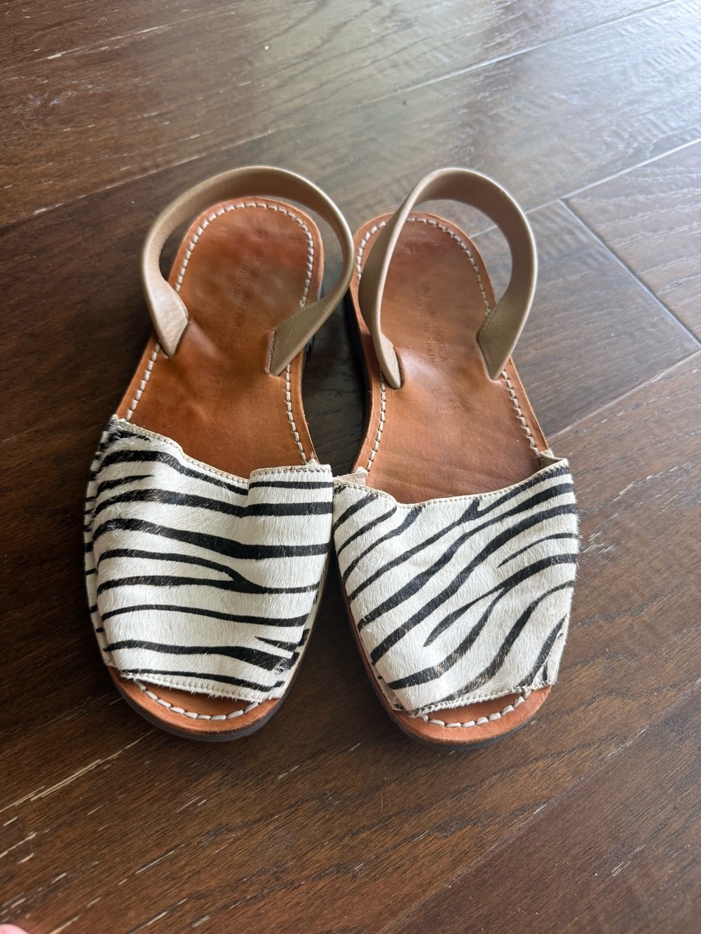 Lola de Menorca Women's Sandals Sz 11 Zebra Print